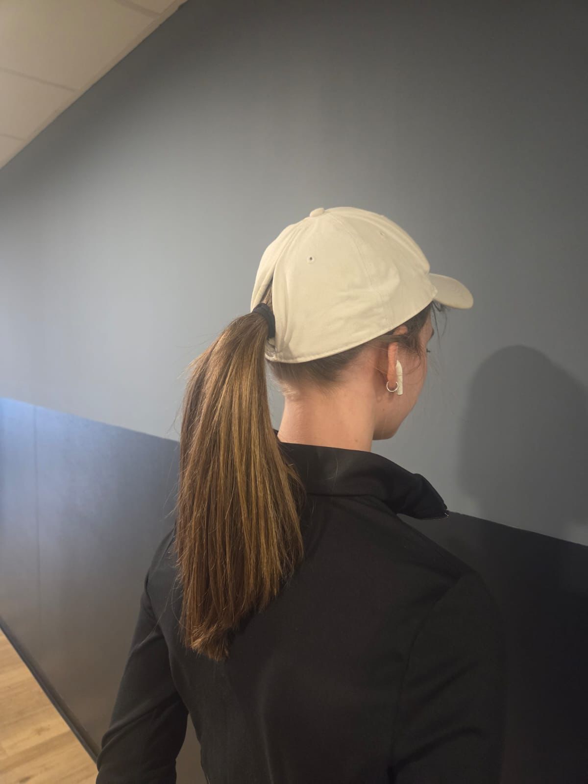 La seule casquette qui ne détruit pas ta coiffure