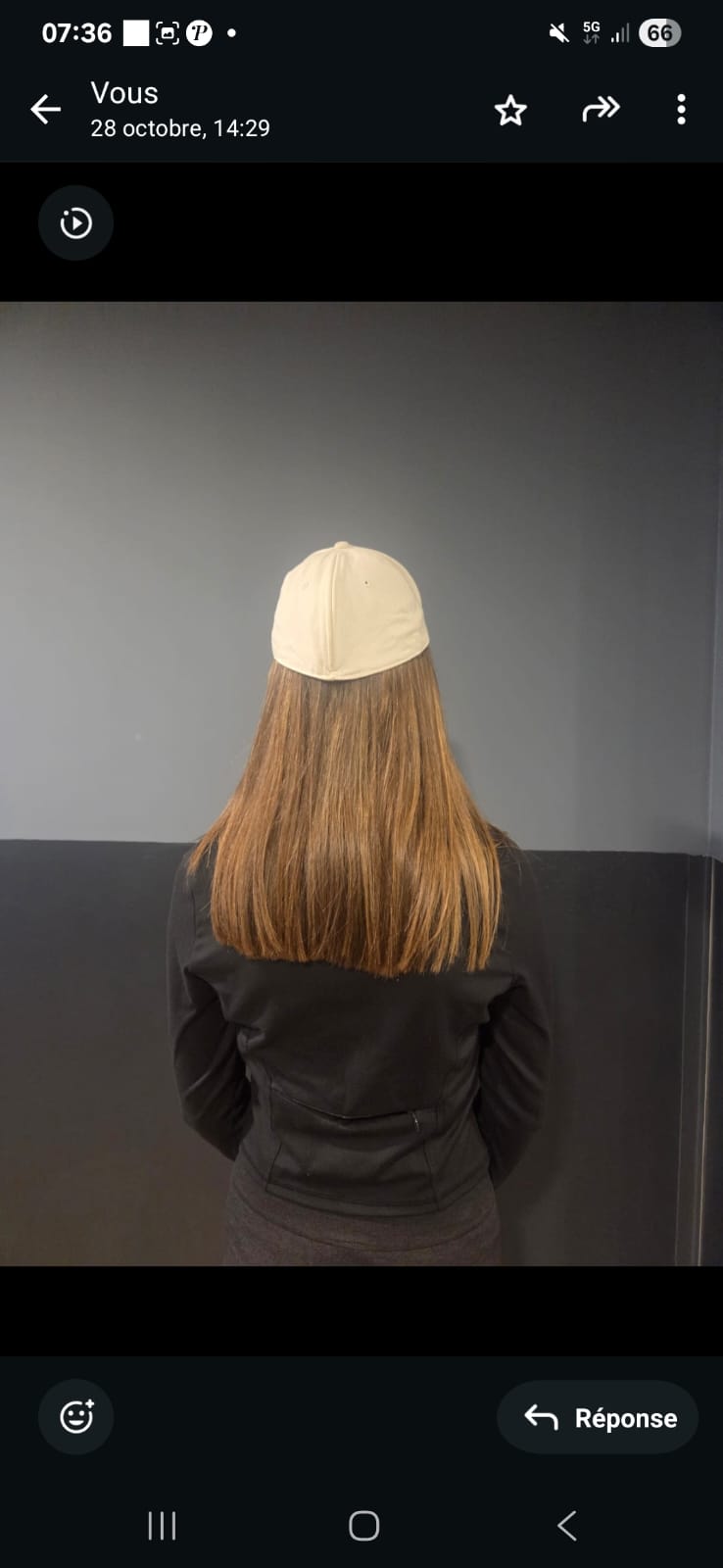 La seule casquette qui ne détruit pas ta coiffure