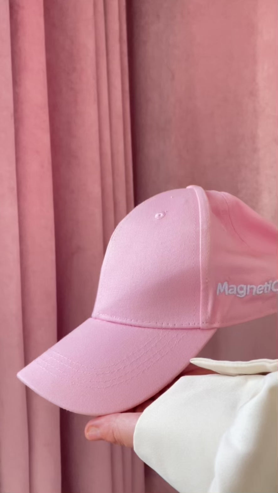 La seule casquette qui ne détruit pas ta coiffure